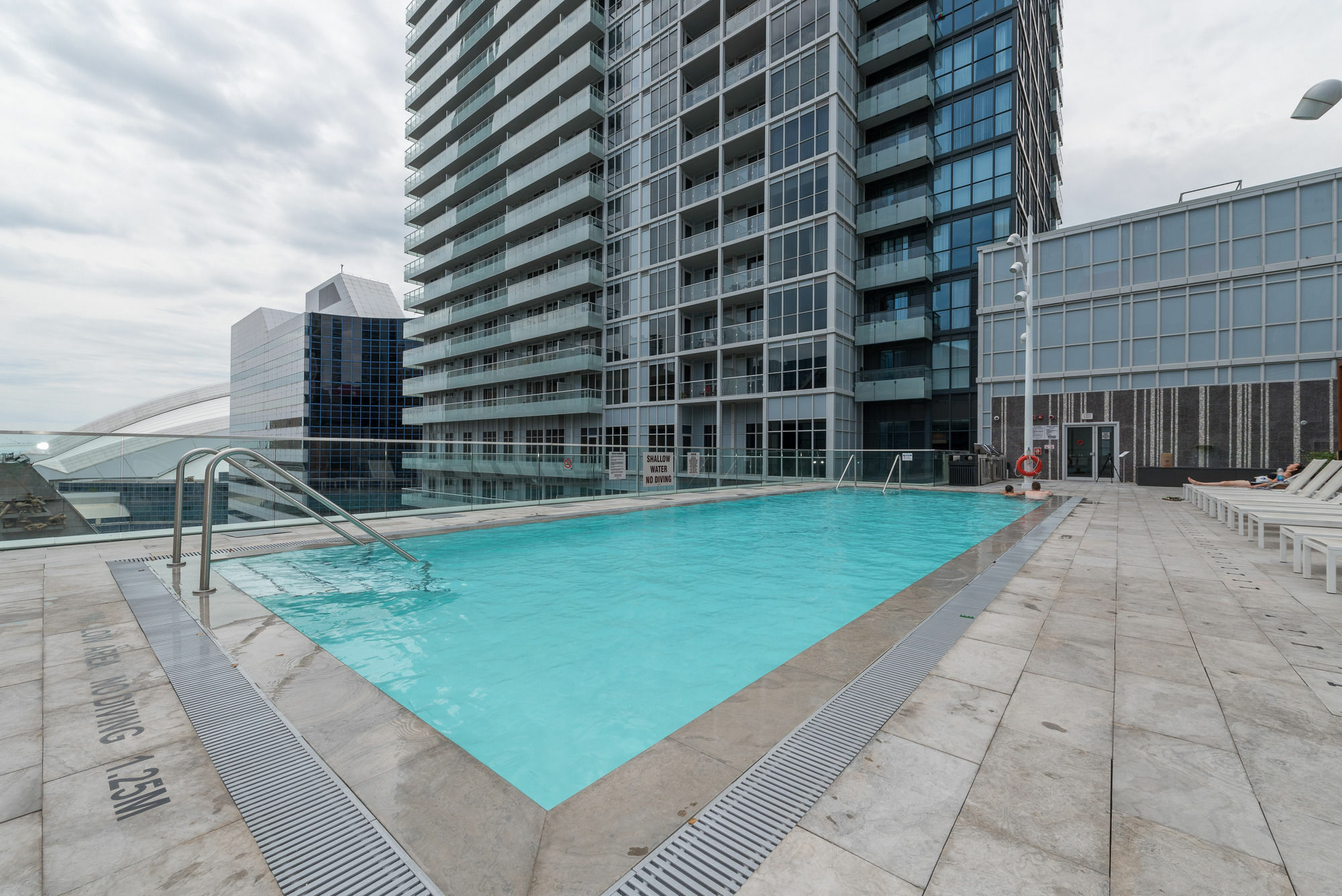 Grand Royal Condos - Cn Tower Toronto Exterior photo