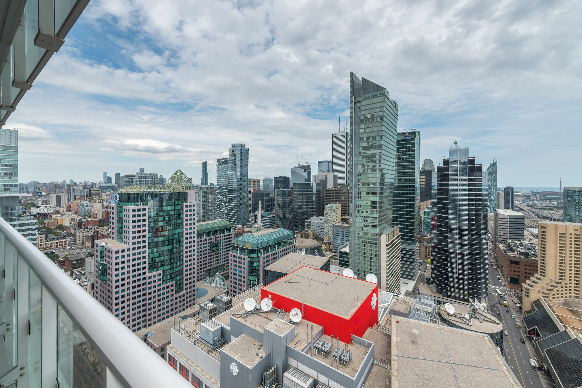 Grand Royal Condos - Cn Tower Toronto Exterior photo