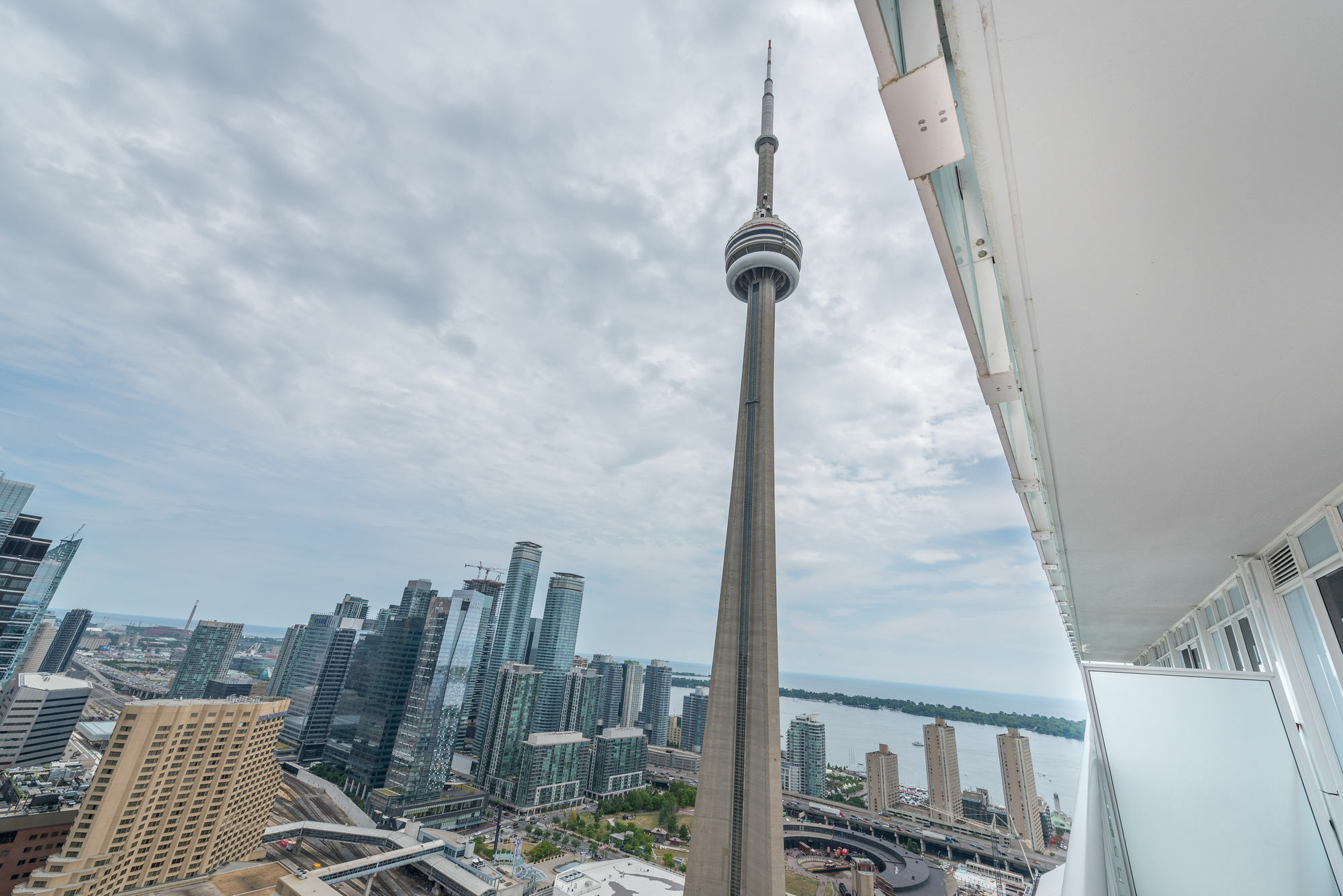 Grand Royal Condos - Cn Tower Toronto Exterior photo